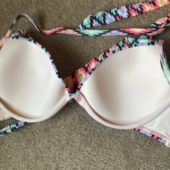 Victoria’s Secret swimsuit top underwire 34B - Picture 3 of 4